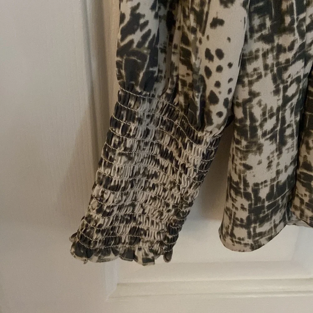 Express button down blouse - Picture 2 of 4